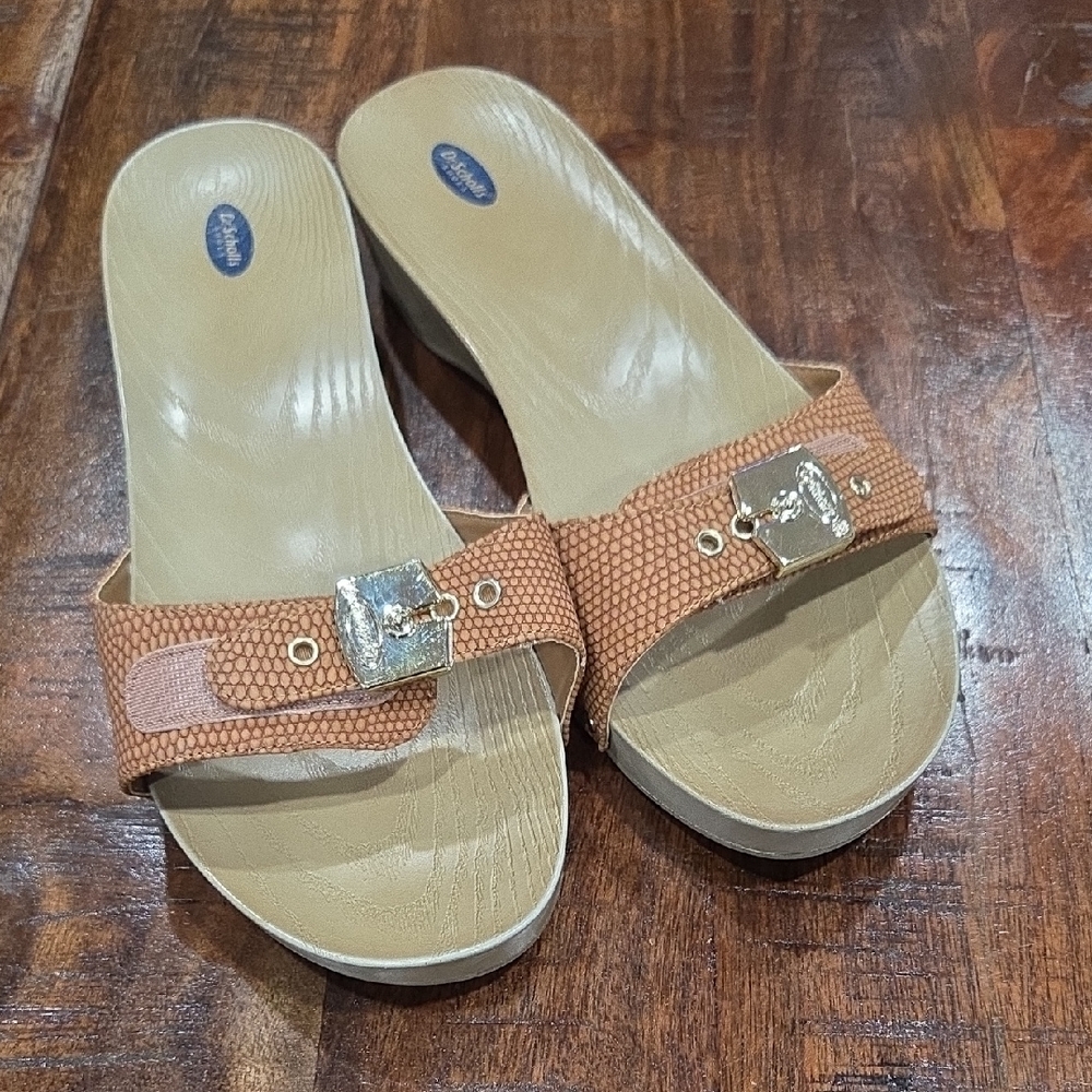 Dr. Scholl's Stylish Tan Flexible Sandals